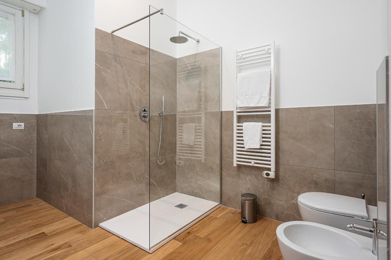 Hemeras Boutique Homes : 3 In Center Apartment *